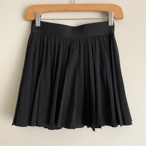 Aritzia TNA Modena Pleated Tennis Skirt in Black